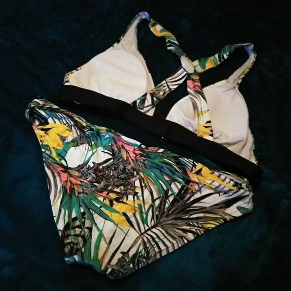 Swimsuit - Picture 6 of 8